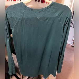 Lululemon long sleeve tee size medium